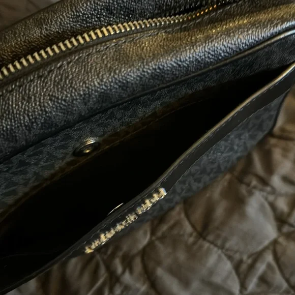 MICHAEL KORS Kenly Large Logo Crossbody Bag in Black like new needs strap